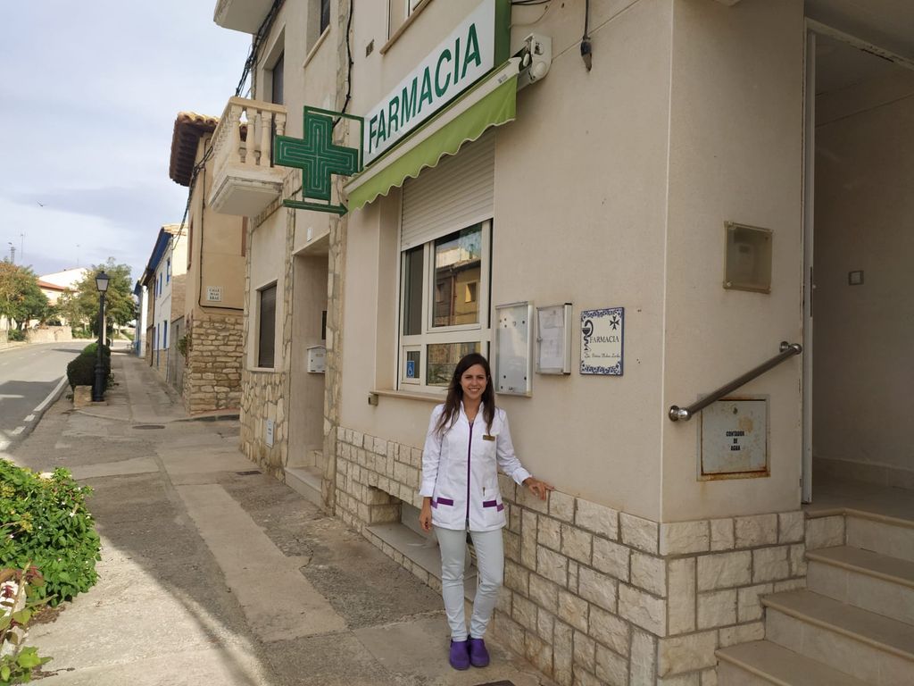 Patricia en su farmacia rural.