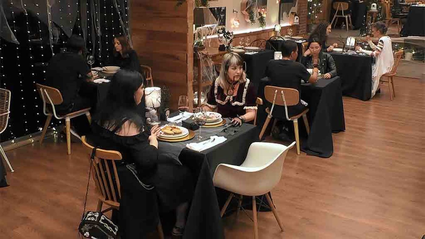 Lluvia pone una silla para que su padre fallecido sea testigo de su cita en ‘First Dates’: “Es para no incomodarle” First Dates Temporada 6 Top Vídeos 1214