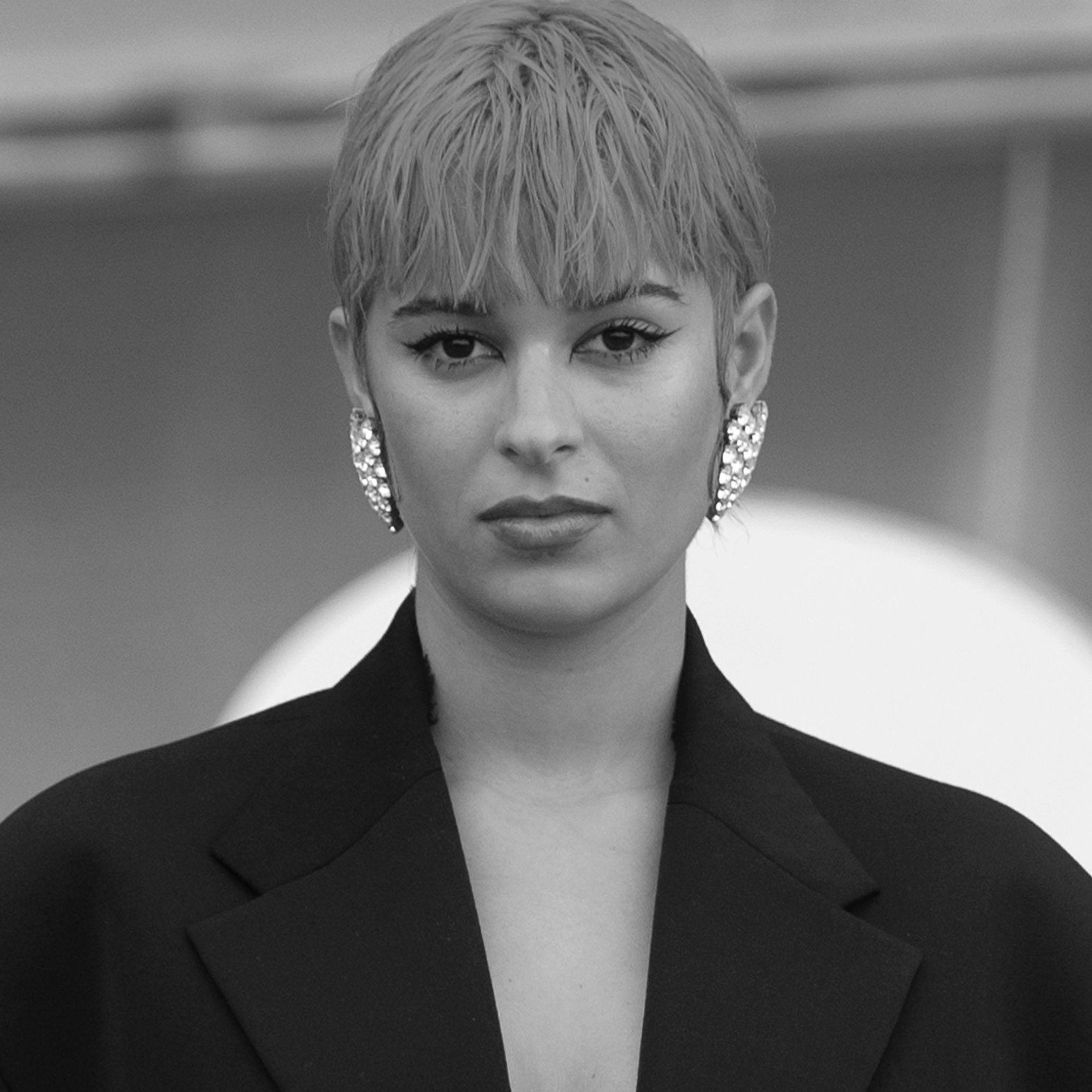 Dora Postigo - divinity