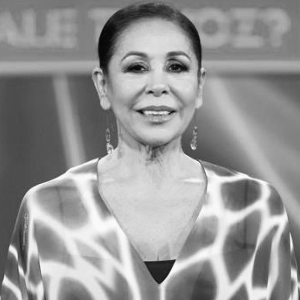 Isabel Pantoja - Divinity