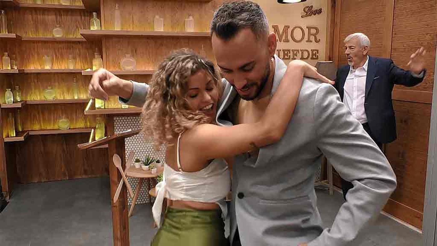 Leandro alucina con el movimiento de cadera de su cita en ‘First Dates’: “Parece cubana” First Dates Temporada 6 Top Vídeos 1420
