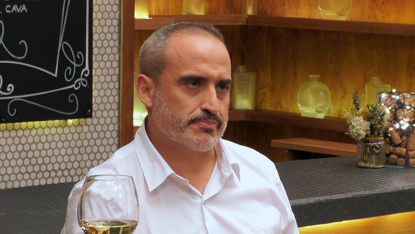 Raúl se presenta como un "hombre de derechas y muy patriota" antes de su cita en 'First Dates' First Dates Temporada 6 Top Vídeos 1452