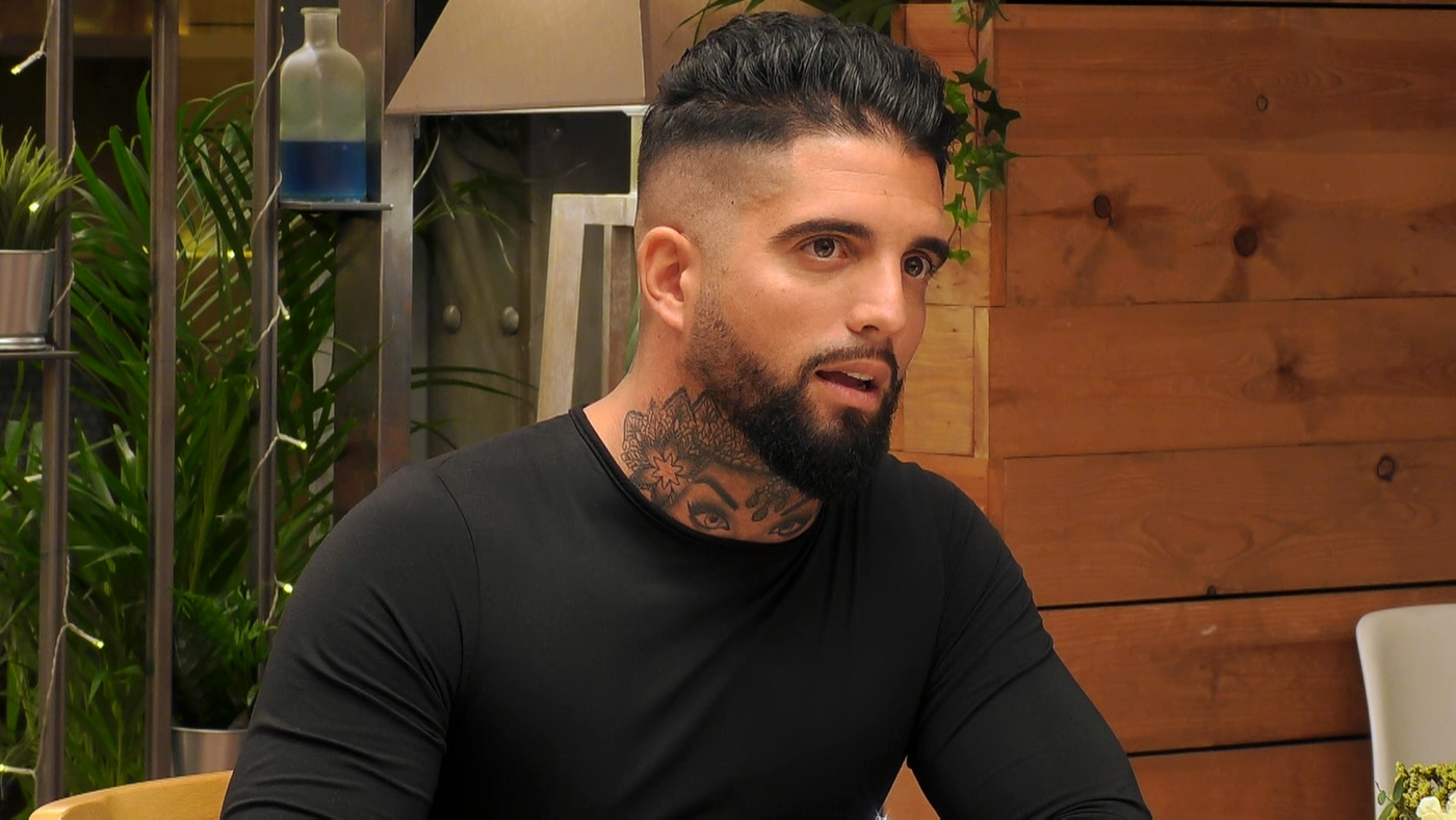 Juanma, tras saber que Pili tiene hijos: "Yo tengo dos, pero para mí es un problema que ellas también los tenga" First Dates Temporada 6 Top Vídeos 1455