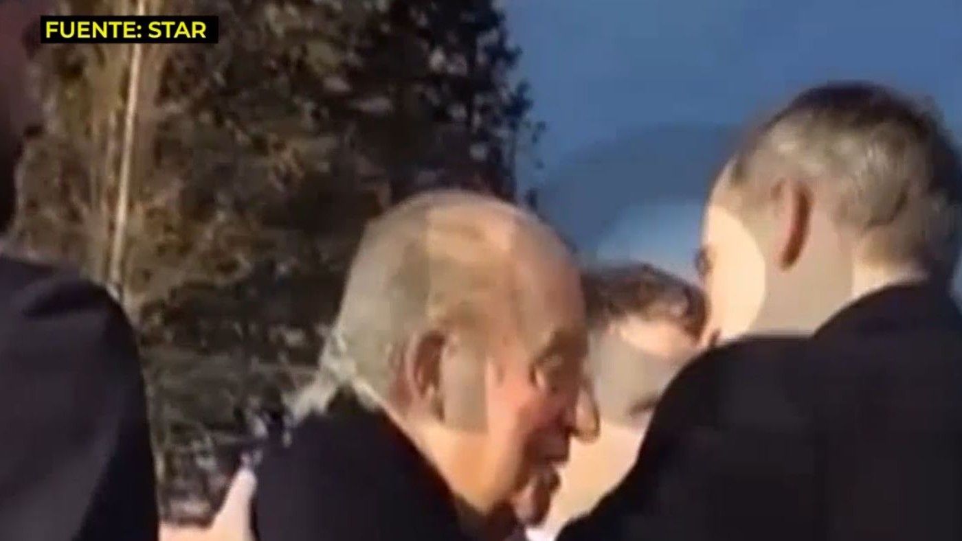 El cariñoso saludo del Rey Felipe VI y su padre don Juan Carlos de Borbón Momentazos 2023 Ya es mediodía 17/01/2023
