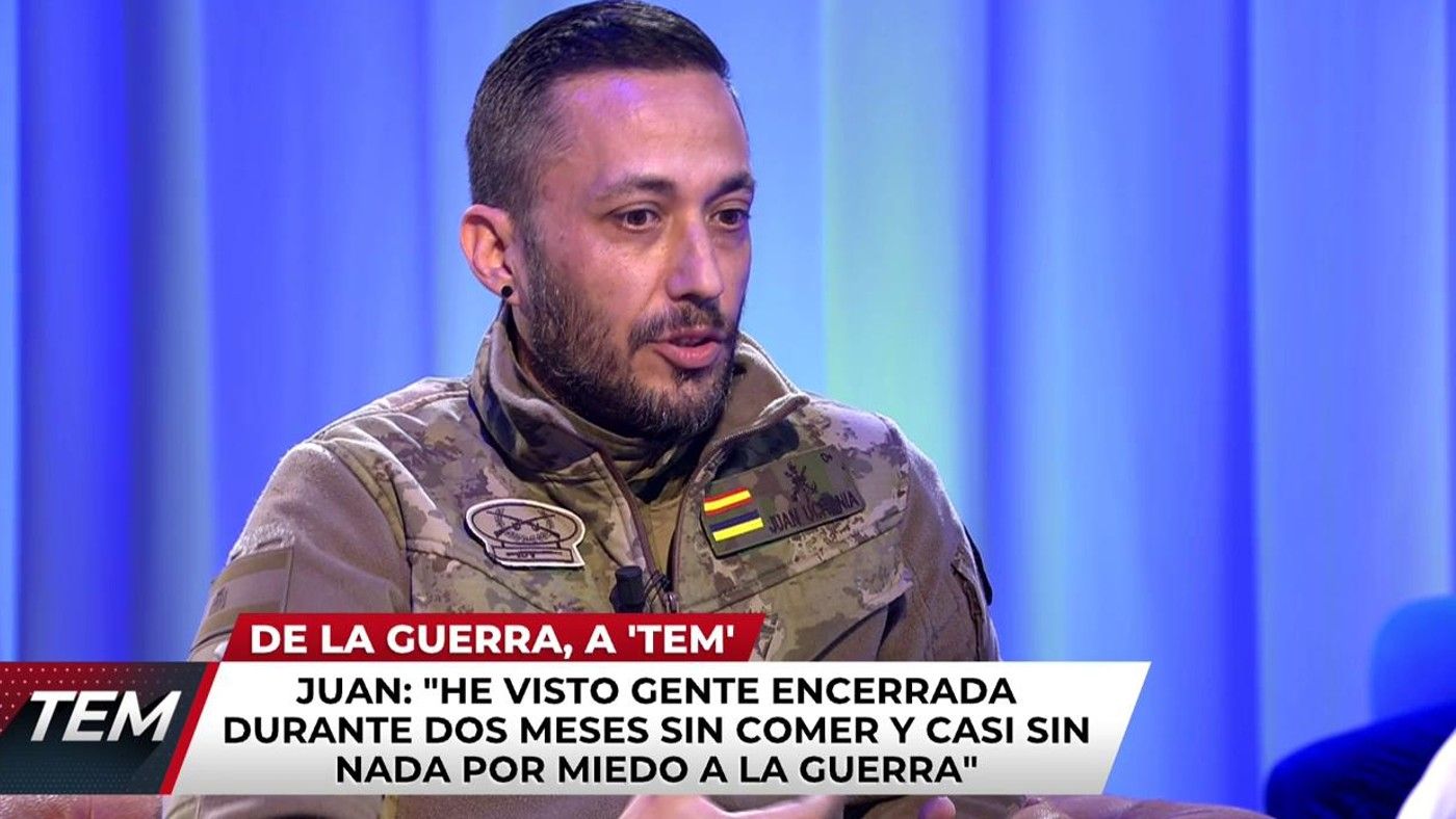 El legionario Juan, los ojos de ‘Todo es mentira’ en Ucrania, ya está en España: “Esta noche estaba esperando a ver si sonaba la alarma antiaérea” Momentazos Todo es mentira 21/02/2023