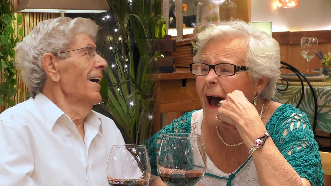 La broma de Fina, de 87 años, a José María, de 91, que les hace partirse de rosa en ‘First dates’: “Dolores, mi hermana”