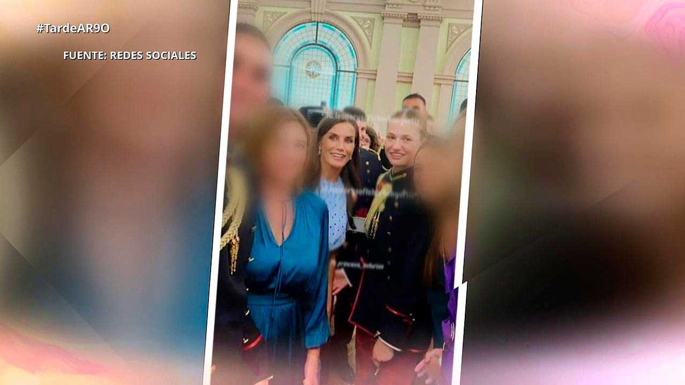 El cóctel con los reyes tras la jura de bandera de la princesa Leonor: “La reina dijo 'vamos a hacernos unos selfies"