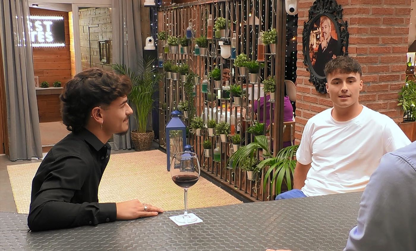 Los nervios se apoderan de un soltero de ‘First Dates’: “He ido al baño 5 veces antes de entrar”