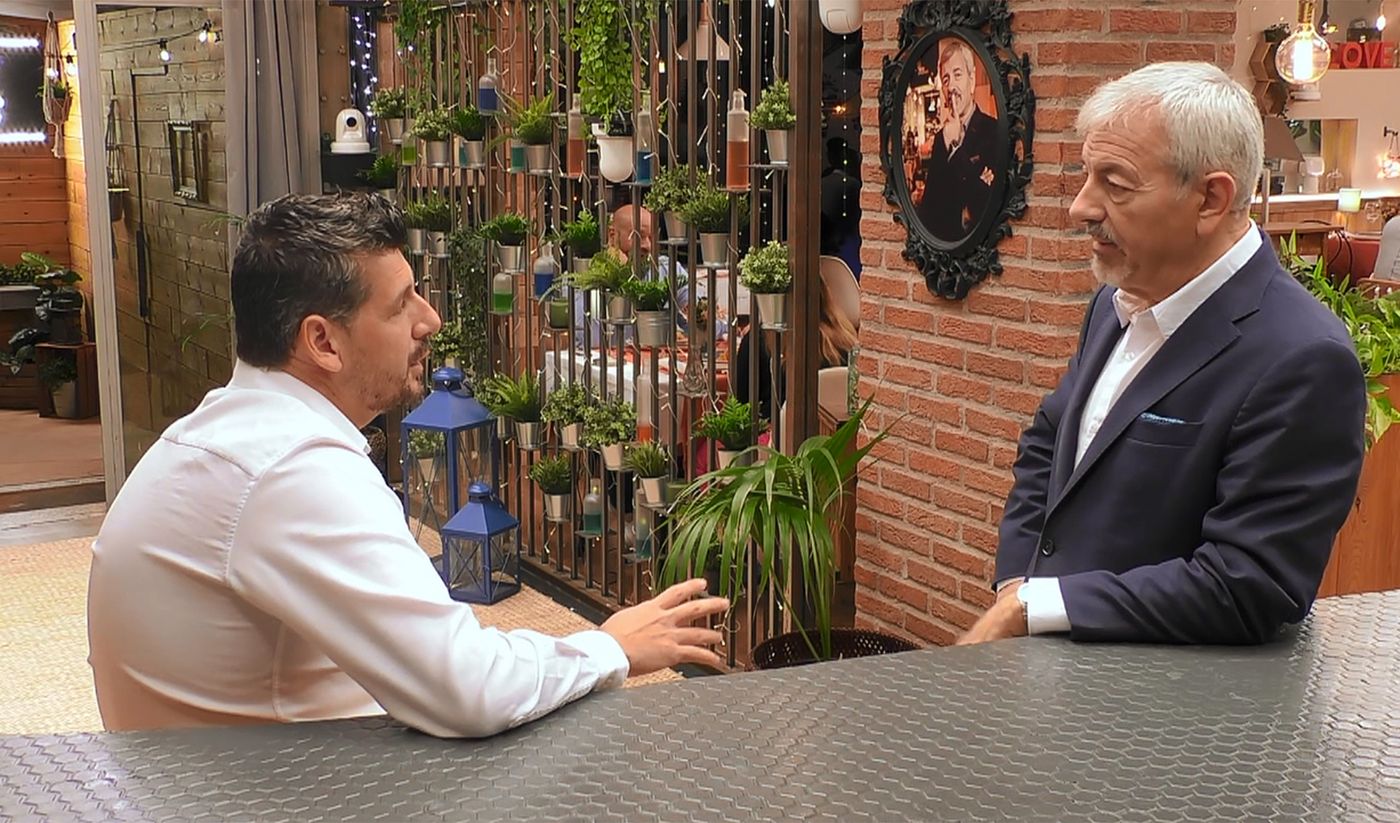 Carlos Sobera, al conocer la historia del Grey de Manzanares en ‘First Dates’: “Eres un máquina”