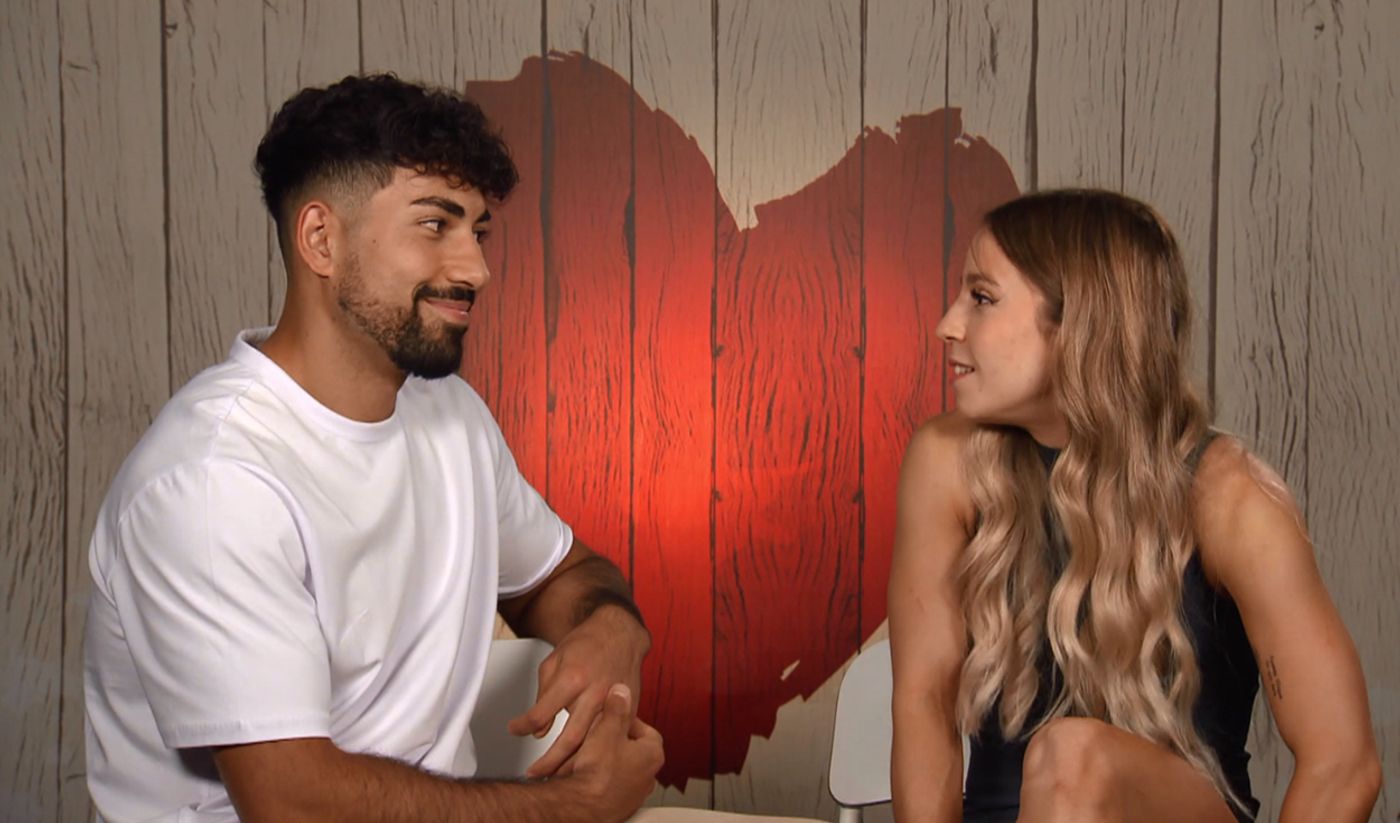 Marta y Muth no rompen la barrera de la amistad en ‘First Dates’: “Está buenísimo, pero no”