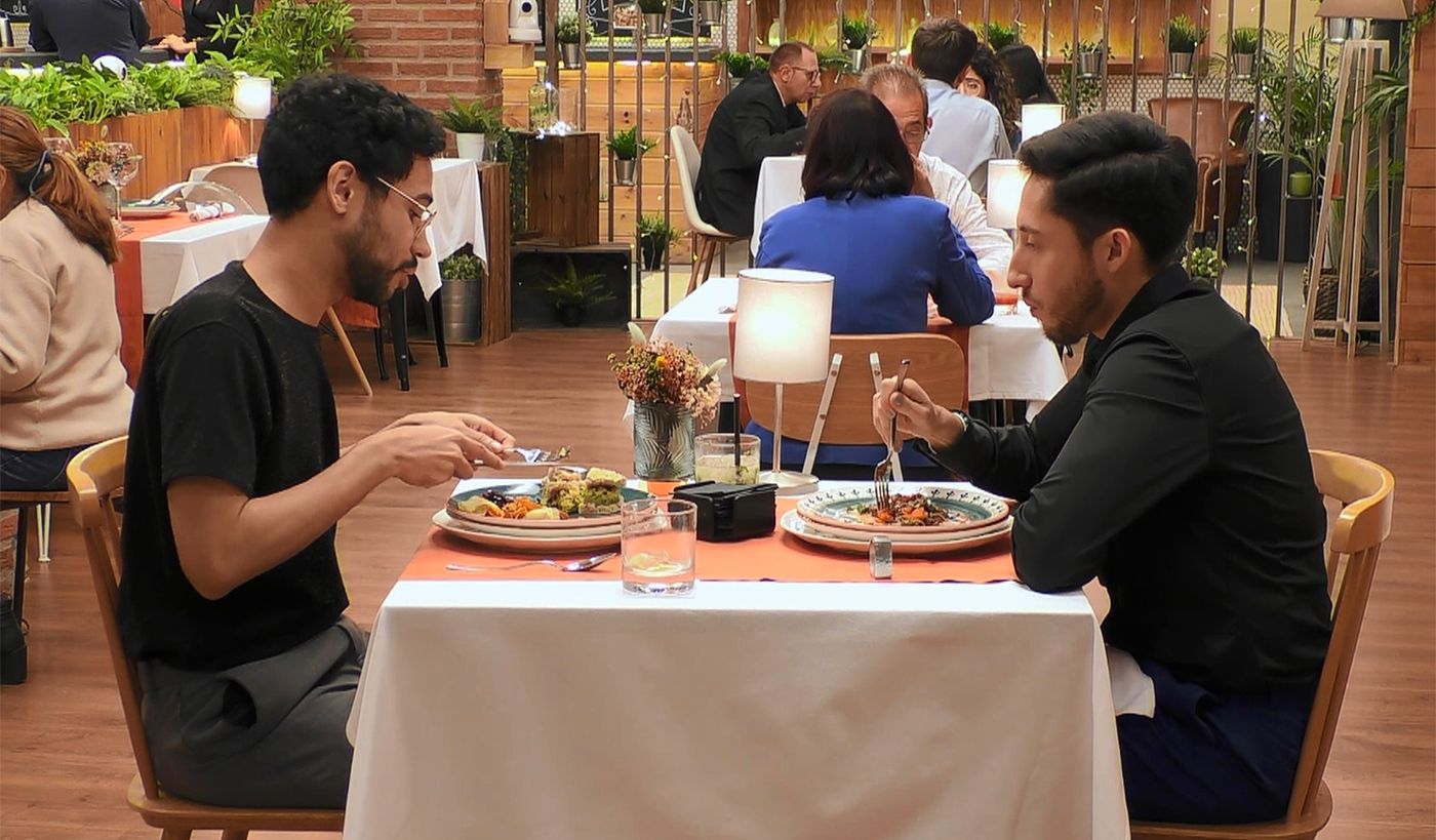 Wilmer le demuestra a su cita de ‘First Dates’ que tiene la boca muy grande: “Tiene sus ventajas”