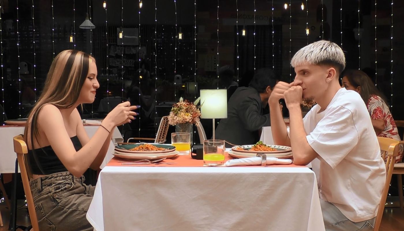 La sorprendente reacción de un soltero de ‘First Dates’ con la cena: “¿Te pican los espaguetis?”