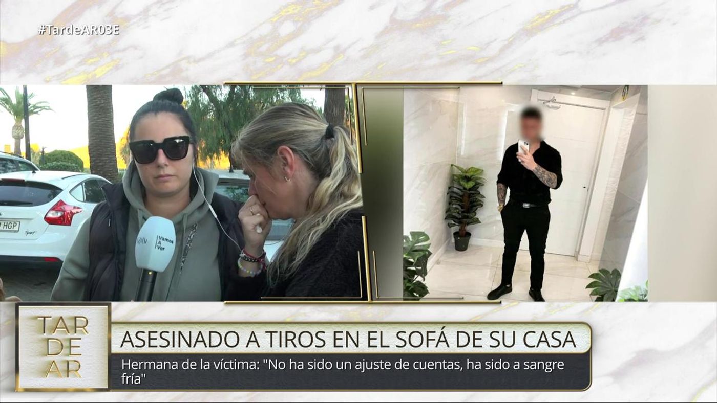 Asesinado a tiros en el sofá de su casa