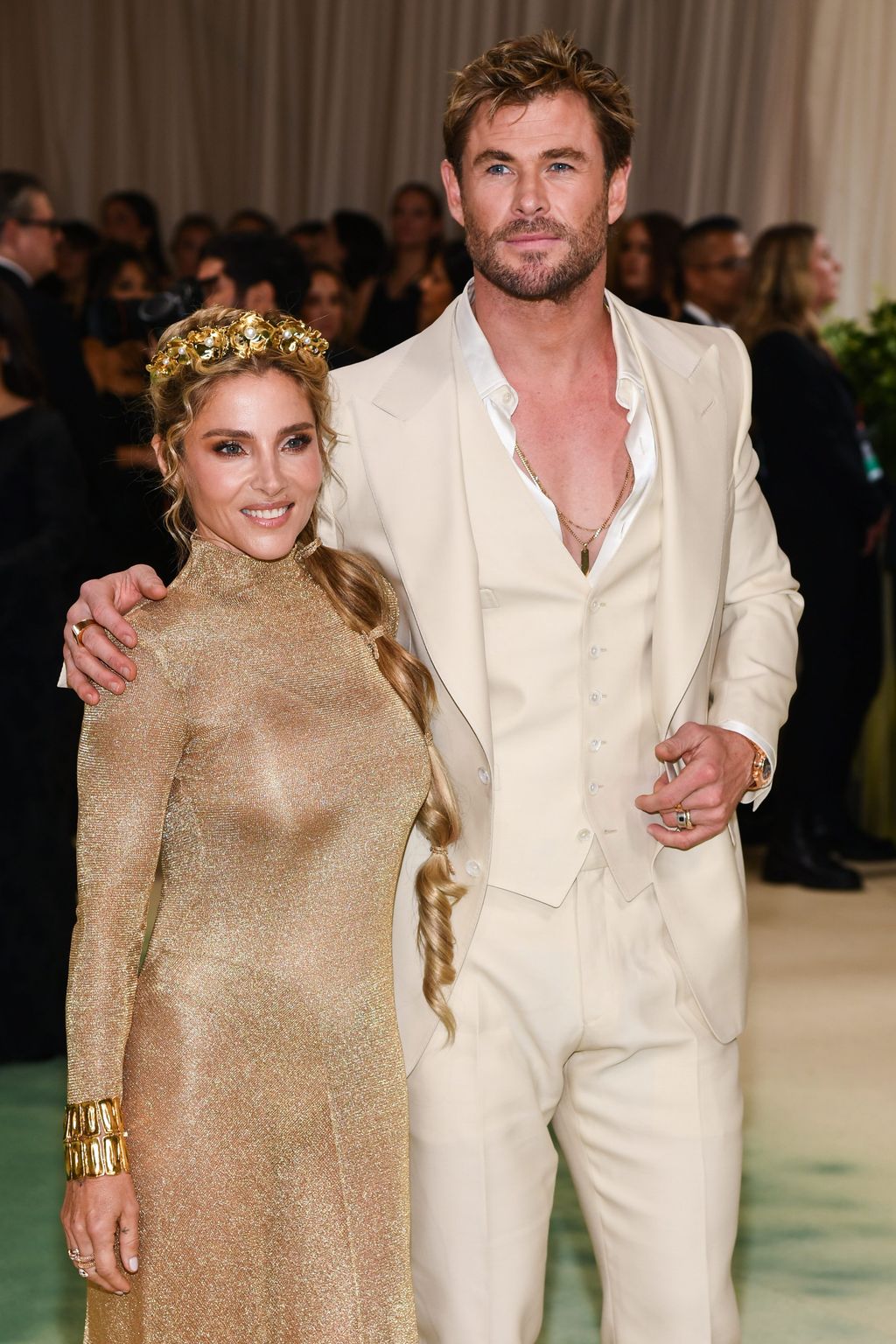 Elsa Pataky y Chris Hemsworth en la met gala 2024