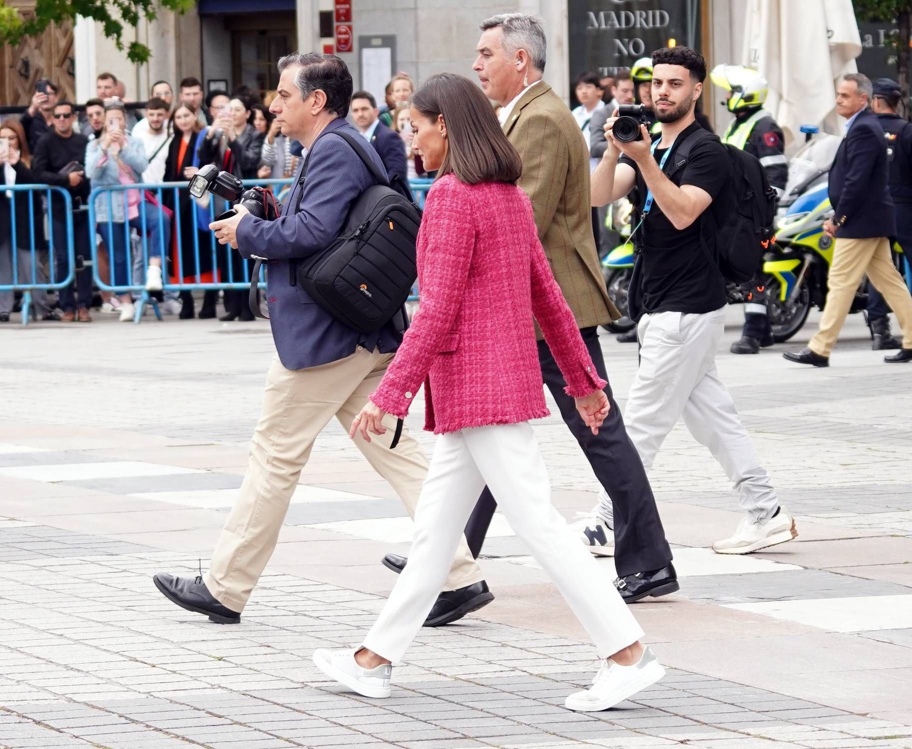 La reina Letizia, con zapatillas MUTheBrand