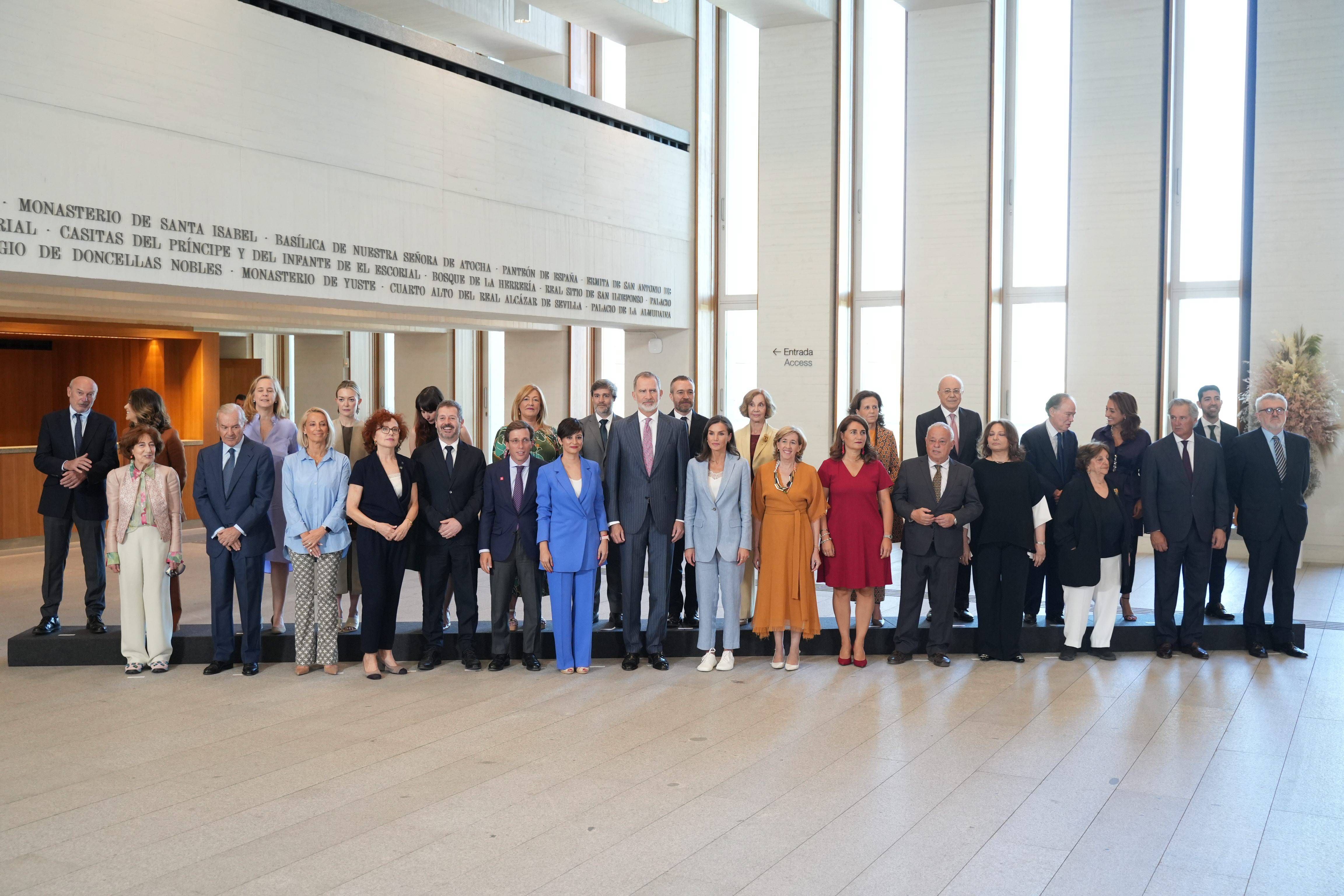 Foto de familia de la reunión de La Galería de las Colecciones Reales