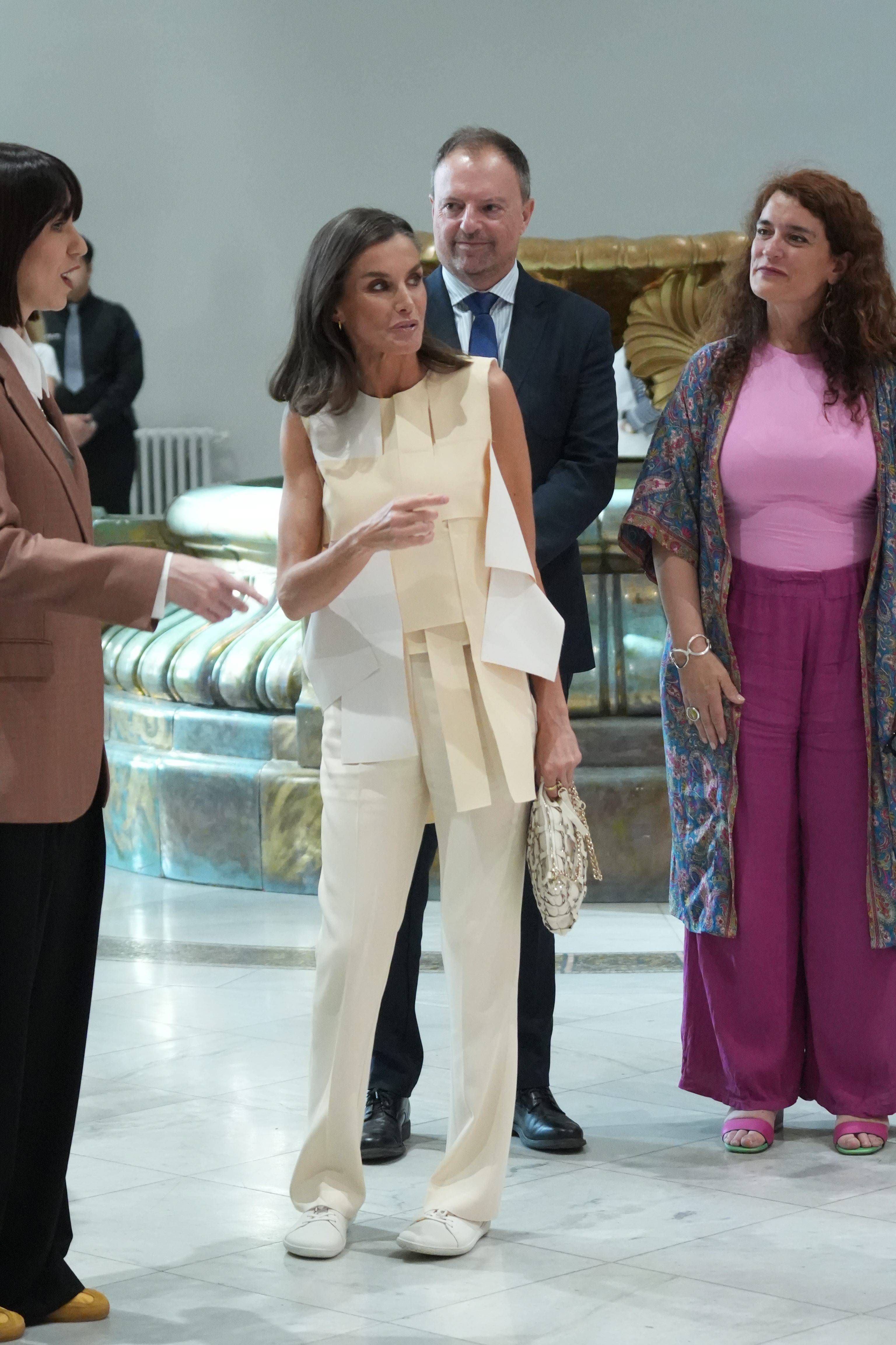 La reina Letizia, con top de Adolfo Domínguez