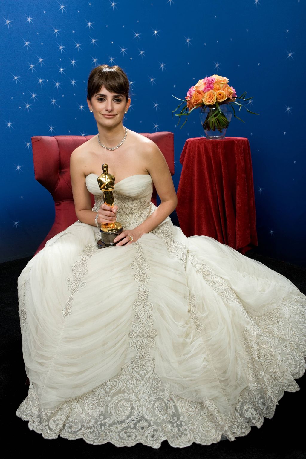 Penélope Cruz posa con su Oscar en 2009