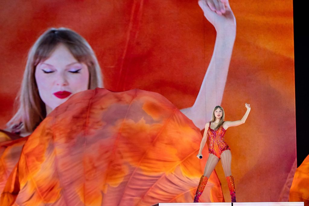 Taylor Swift, con labial rojo
