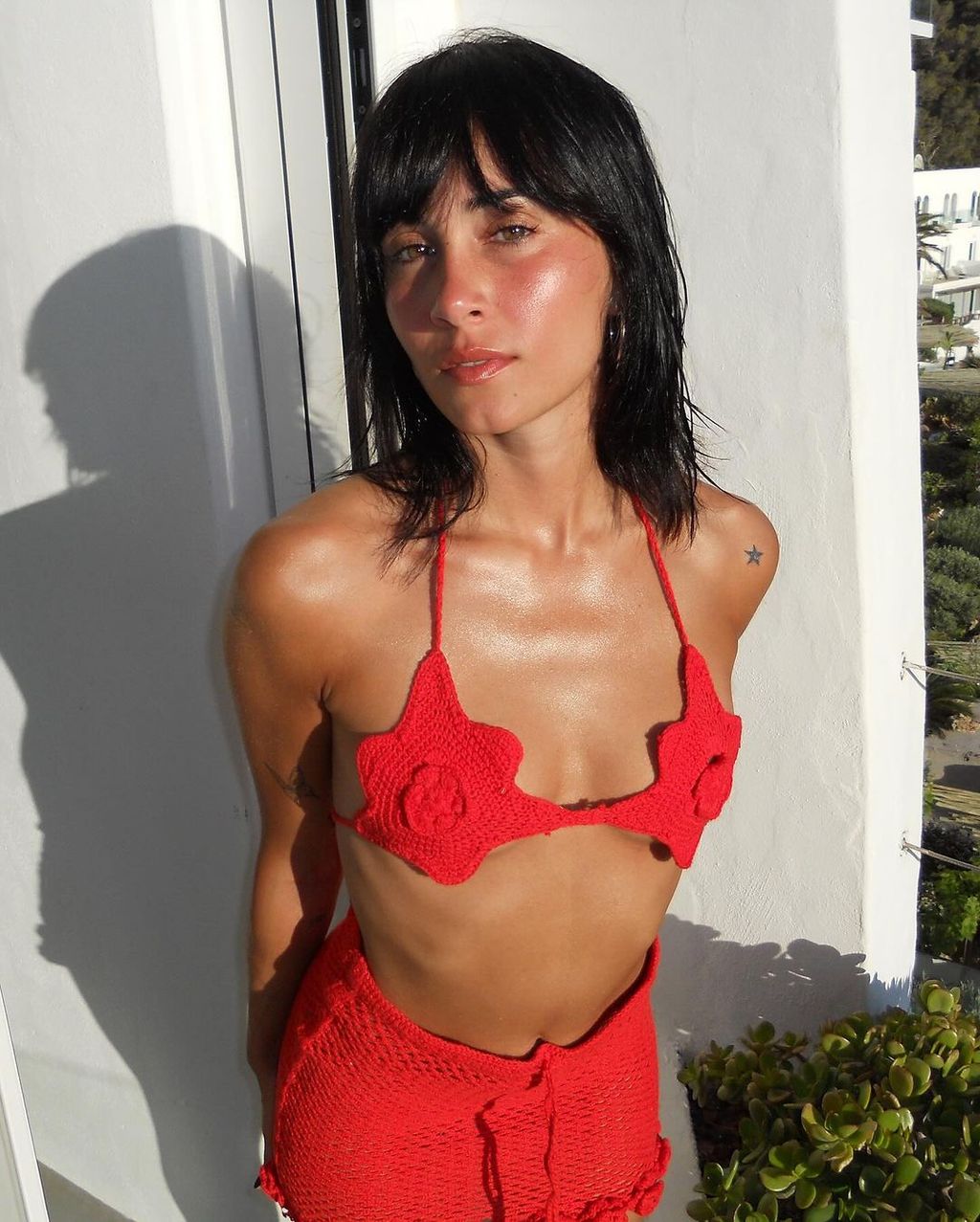 Aitana, con bikini de croché rojo