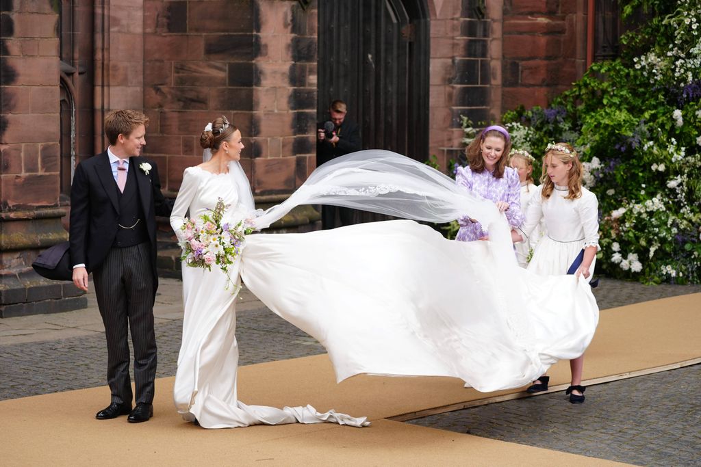 Olivia Henson, llegando a la catedral