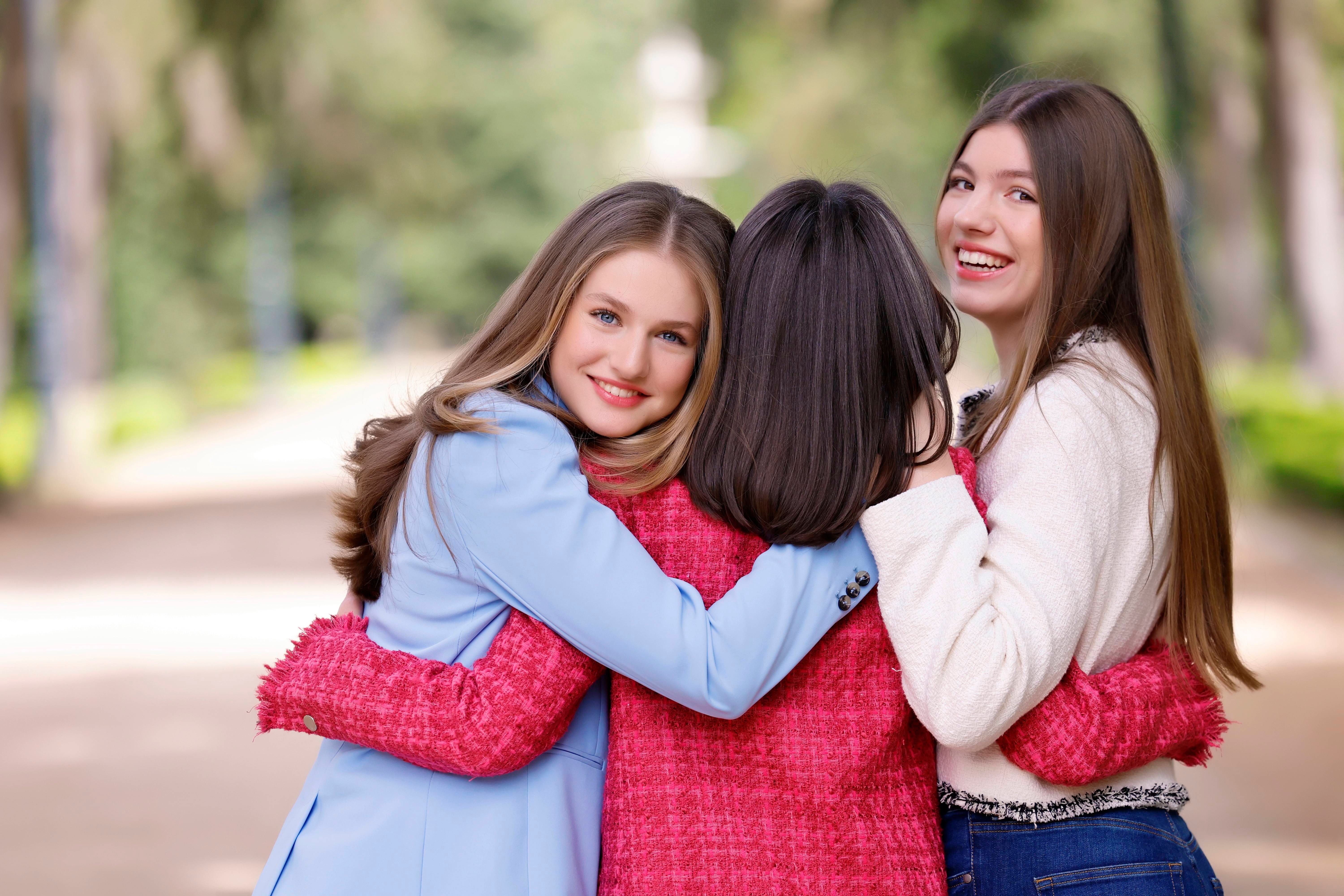 Leonor, junto a su madre y su hermana, en las últimas fotos oficiales de Casa Real