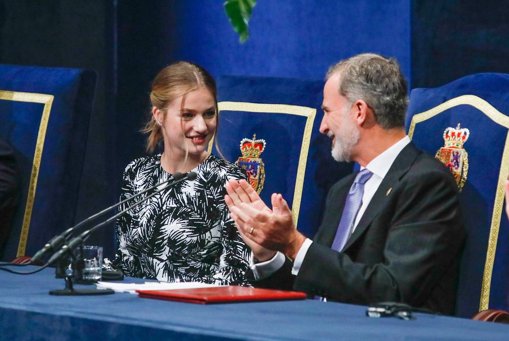 La princesa Leonor y el rey Felipe, durante los premios Princesa de Asturias 2023