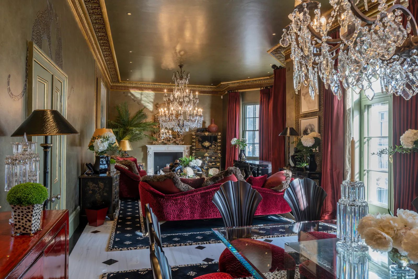 El interior de la mansion