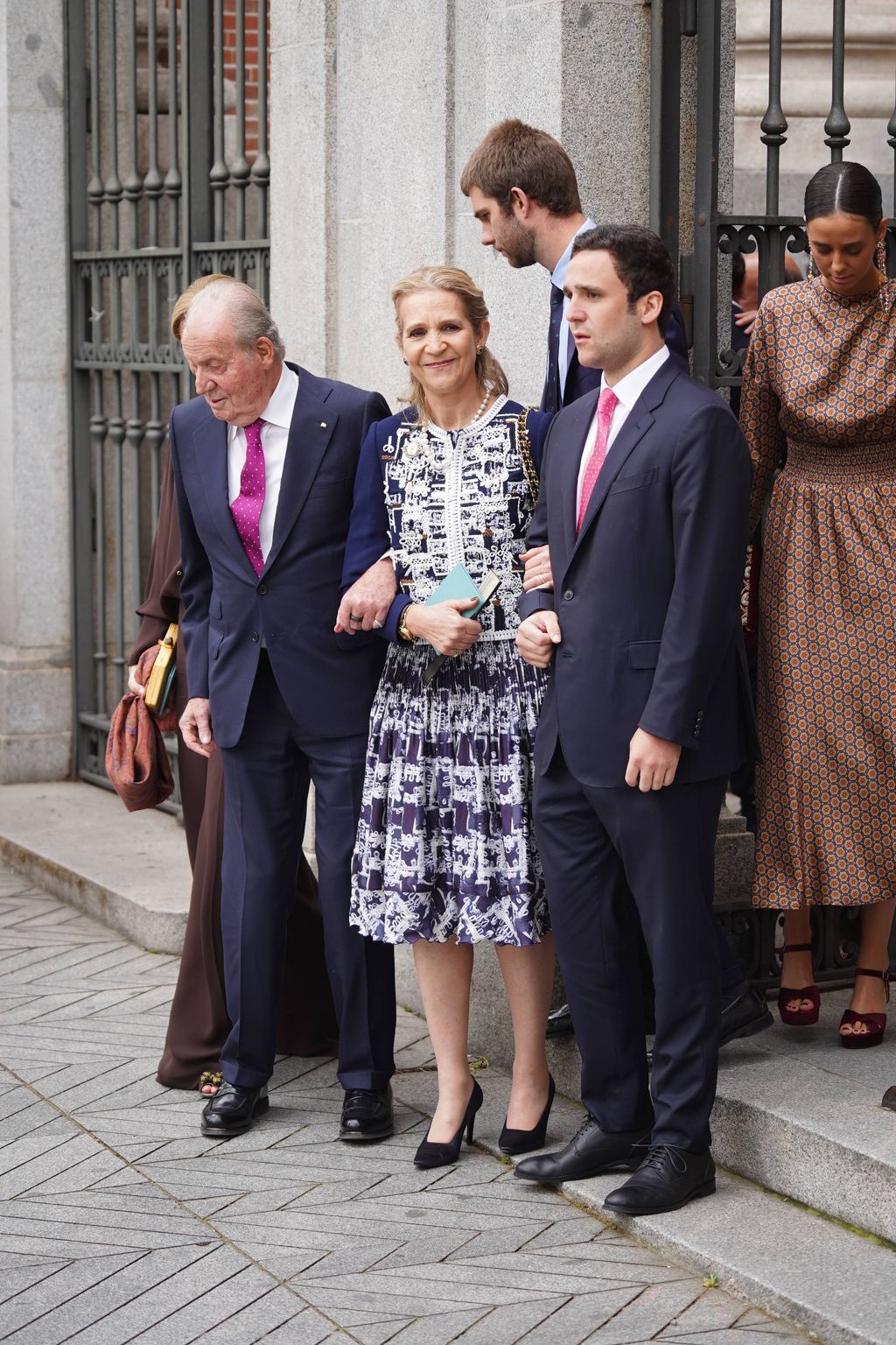 La infanta Elena, junto al rey emérito, sus hijos y uno de sus sobrinos