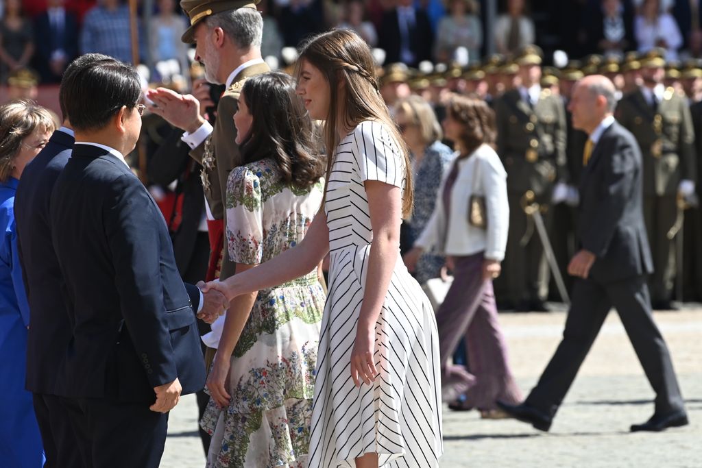 La infanta Sofía, saludando a su llegada