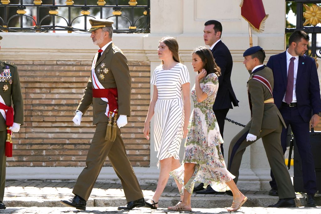 Los reyes y la infanta Sofía llegan a la Academia de Zaragoza