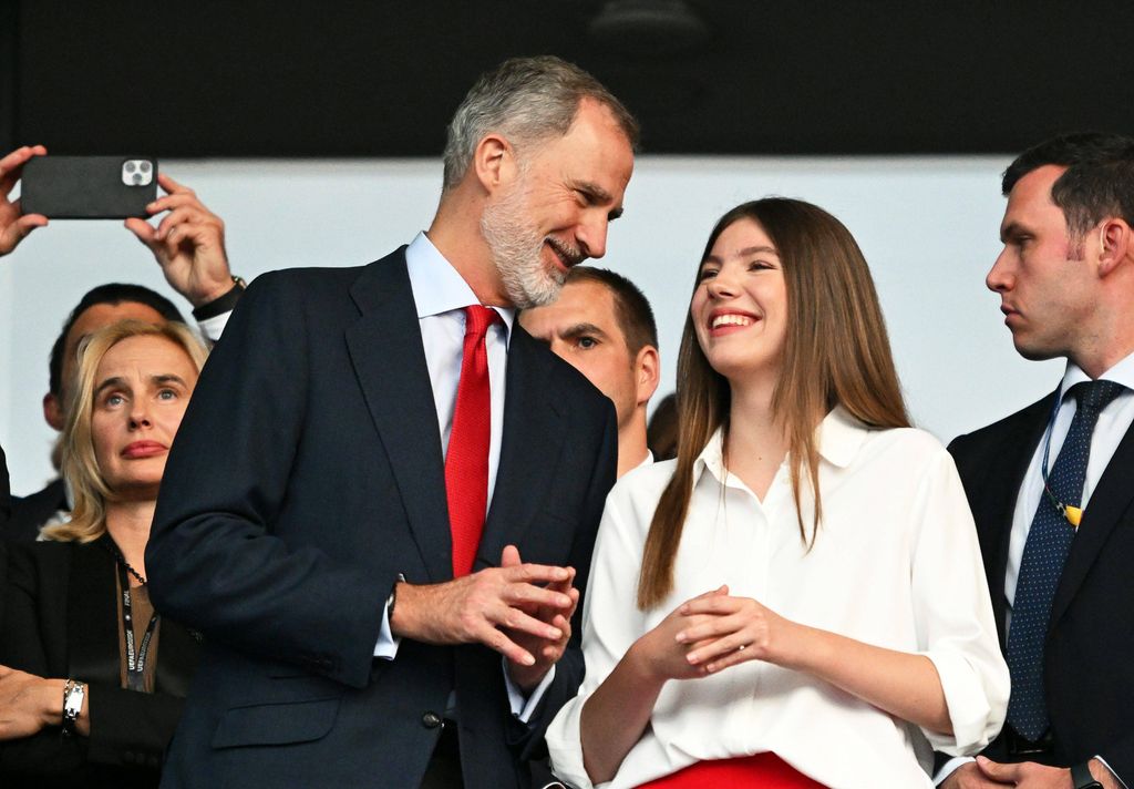 El rey Felipe y la infanta Sofía, en el palco de autoridades