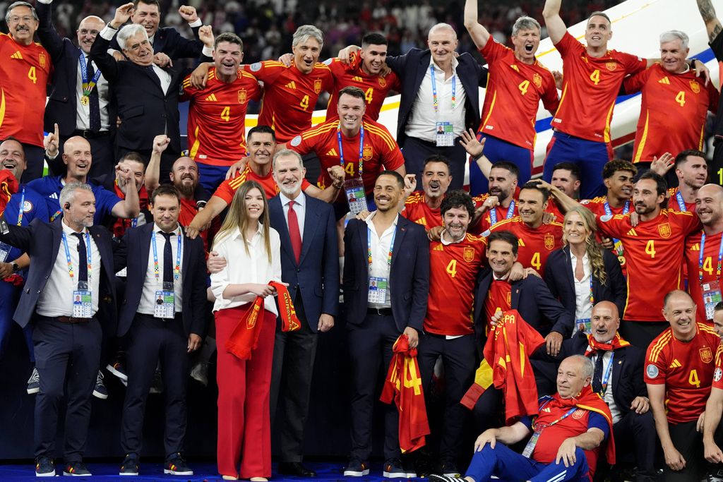 El rey y la infanta, posan junto a la Selección Española