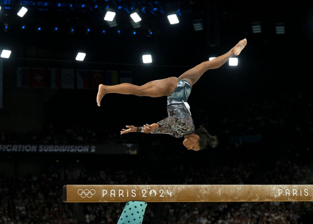 Simone Biles durante un ejercicio