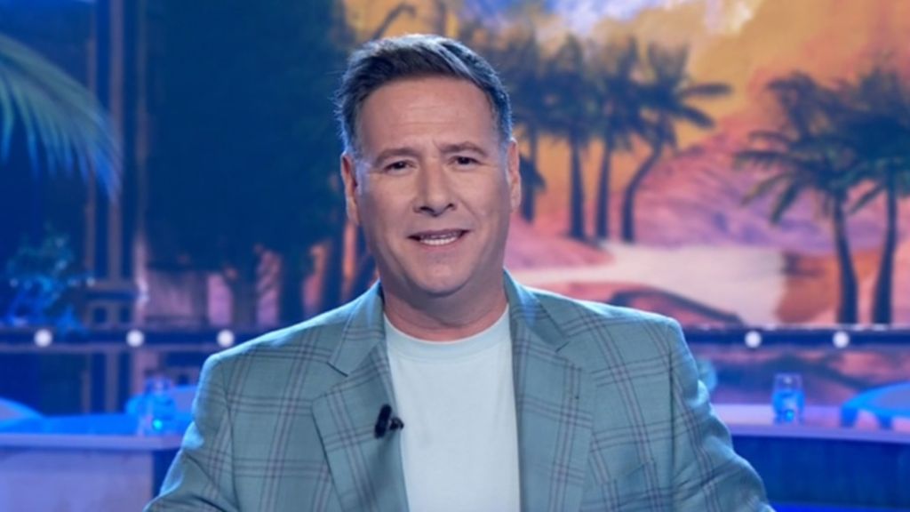 La genial imitación de Carlos Latre a Pedro Sánchez en 'Babylon Show': "Se acabó la guapogracia"