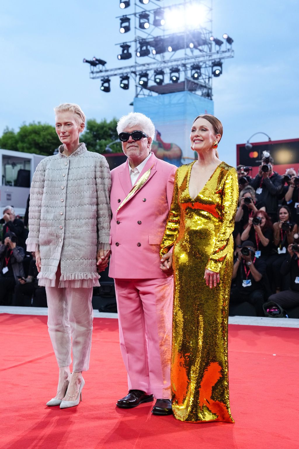 Tilda Swinton, Pedro Almodóvar y Julianne Moore en Venecia