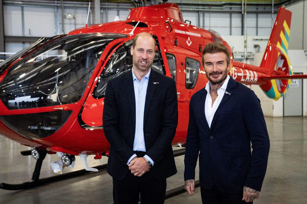 El príncipe Guillermo y David Beckham, en la base aérea