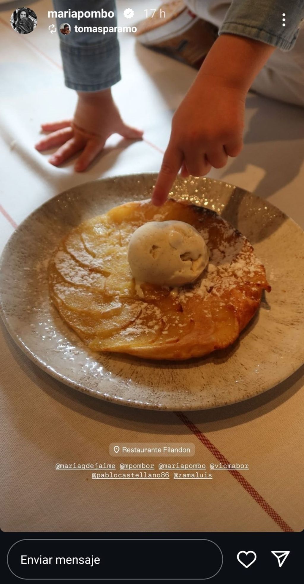 Oblea de manzana con helado de vainilla