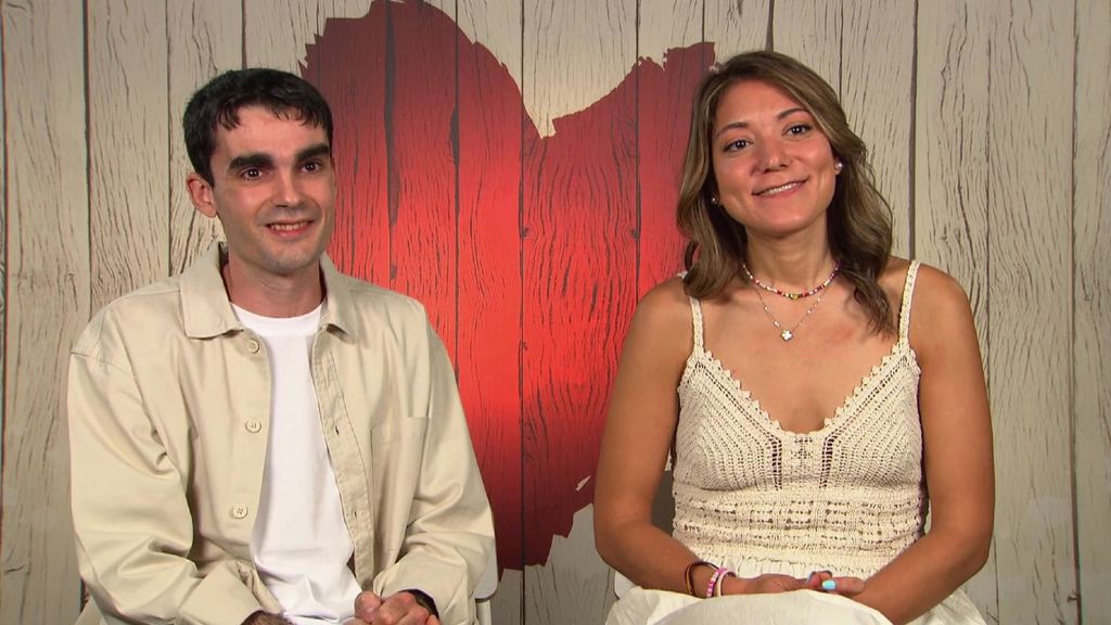 Dos solteros de VOX se enamoran en 'First Dates': "España está siendo muy tonta"