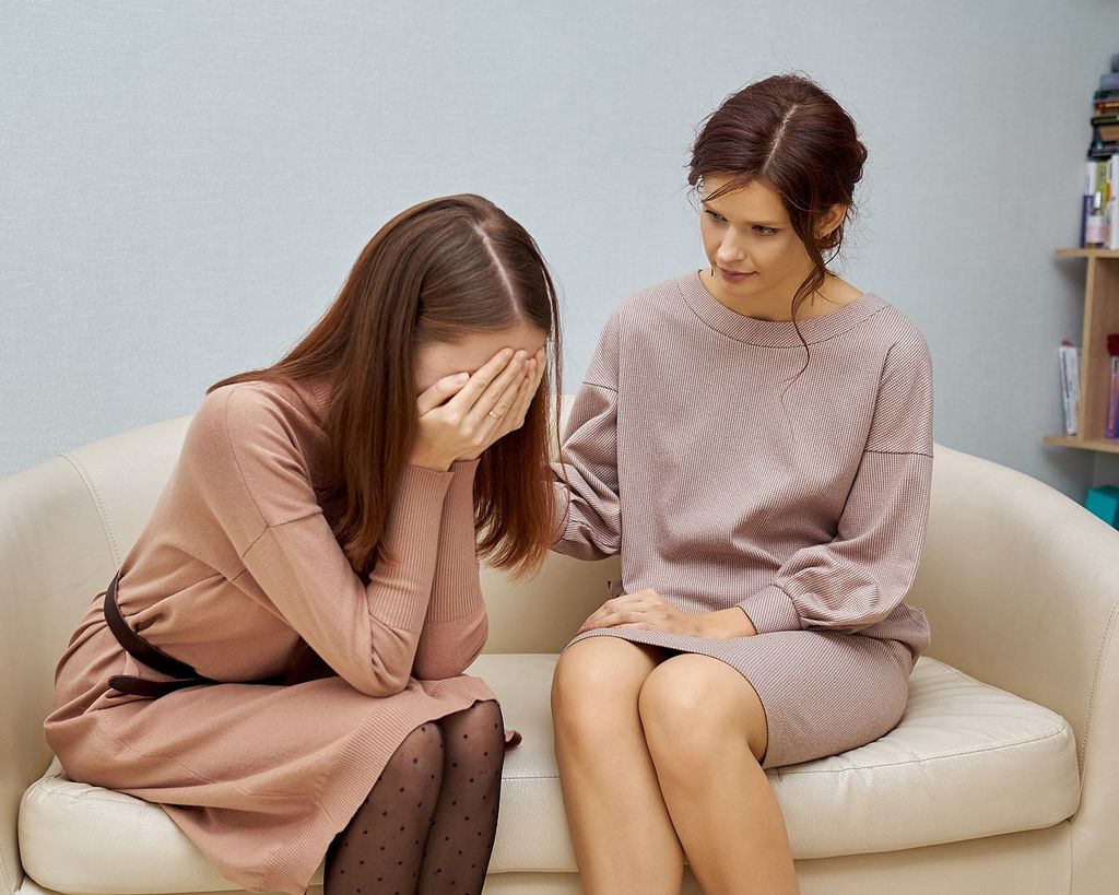 Mujer en la consulta del psicólgo