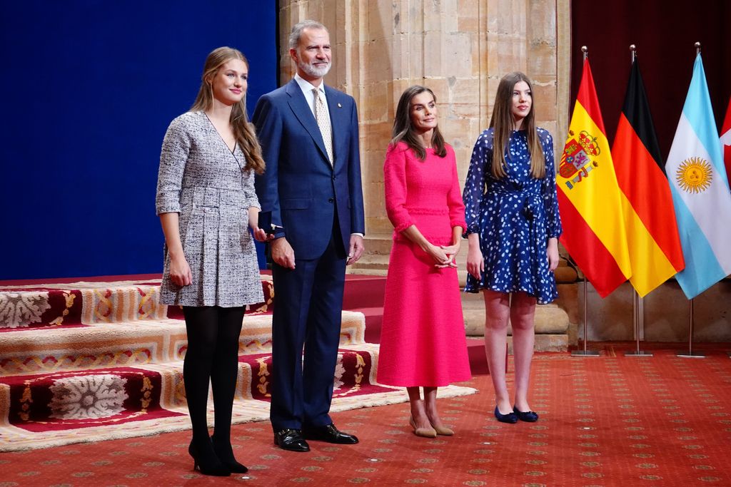 Los reyes y sus hijas en las audencias previas a los Premios Princesa de Asturias