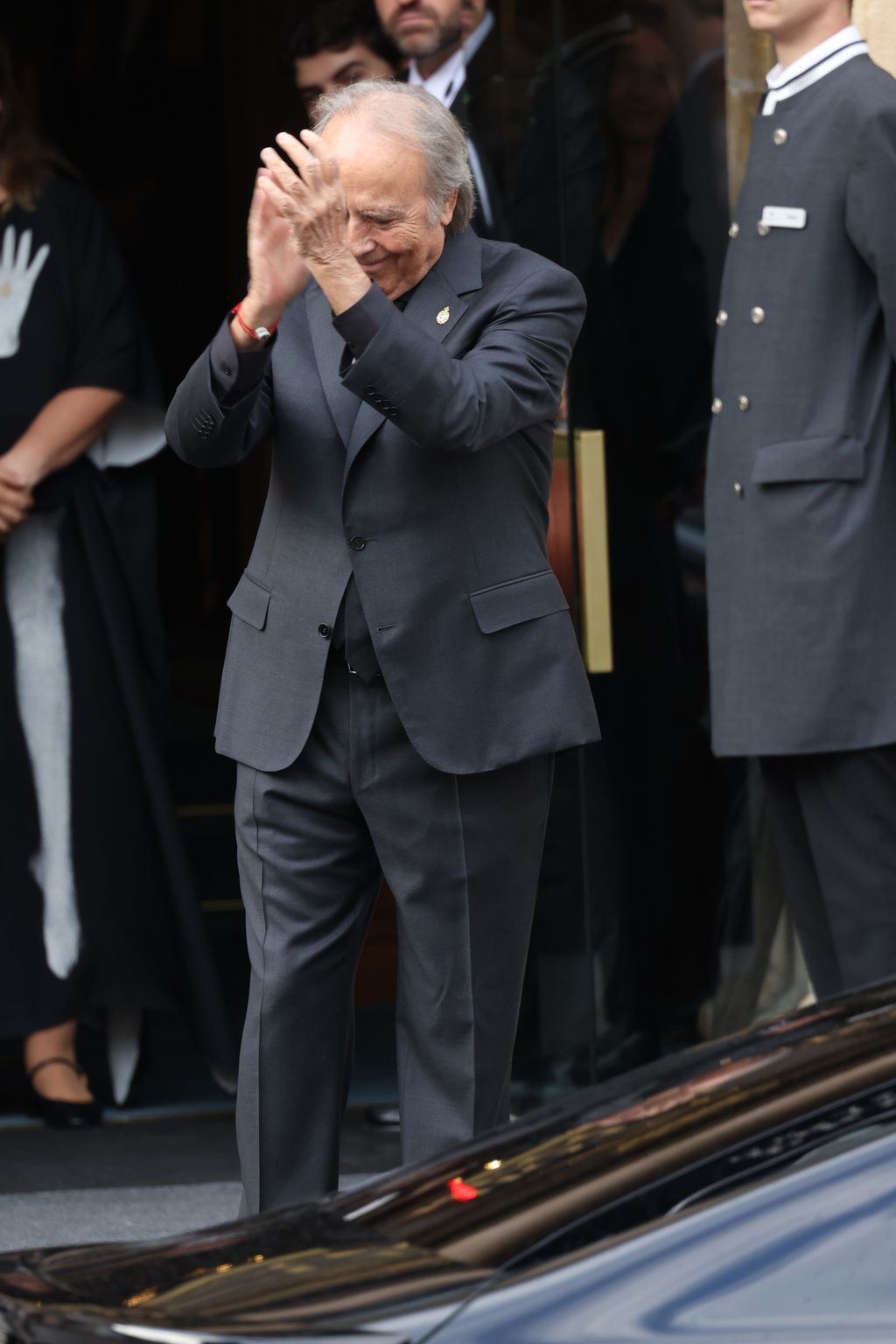 Serrat, agradeciendo el galardón