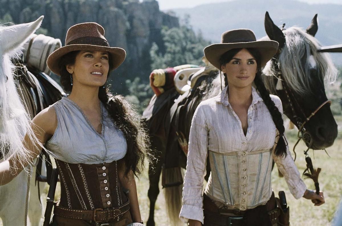 Salma Hayek y Penélope Cruz, en 'Bandidas'