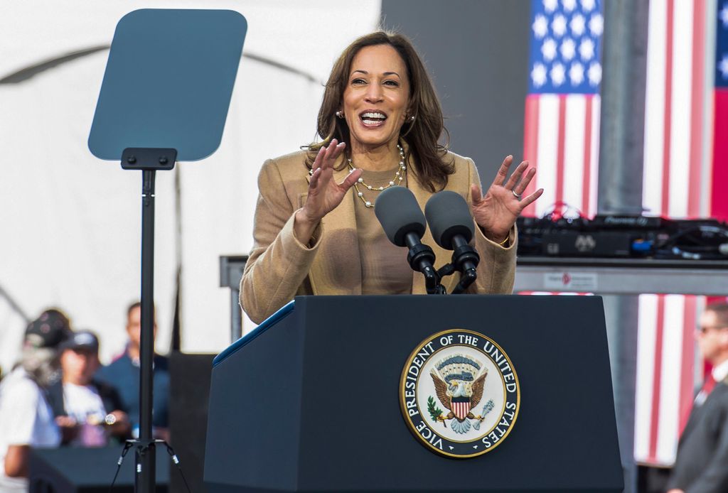 Kamala Harris, con un collar de perlas