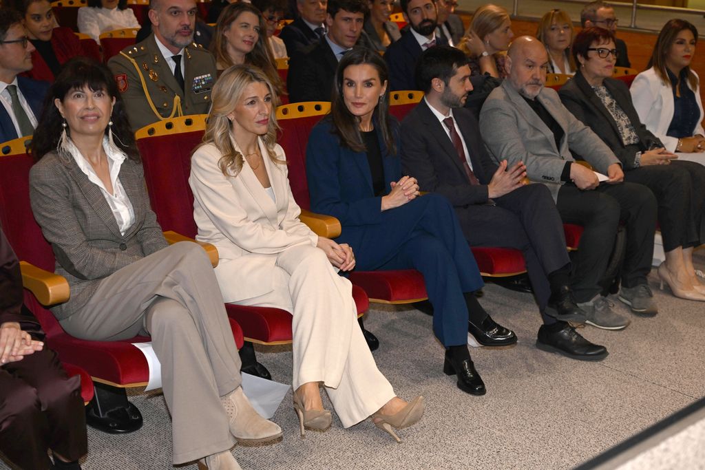 La reina Letizia, junto a las ministras de Trabajo y Economía Social e Igualdad