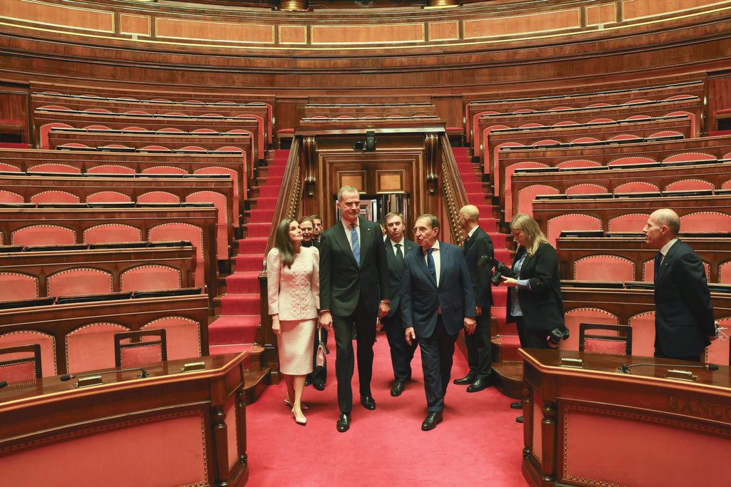 Los reyes han visitado la cámara del Senado