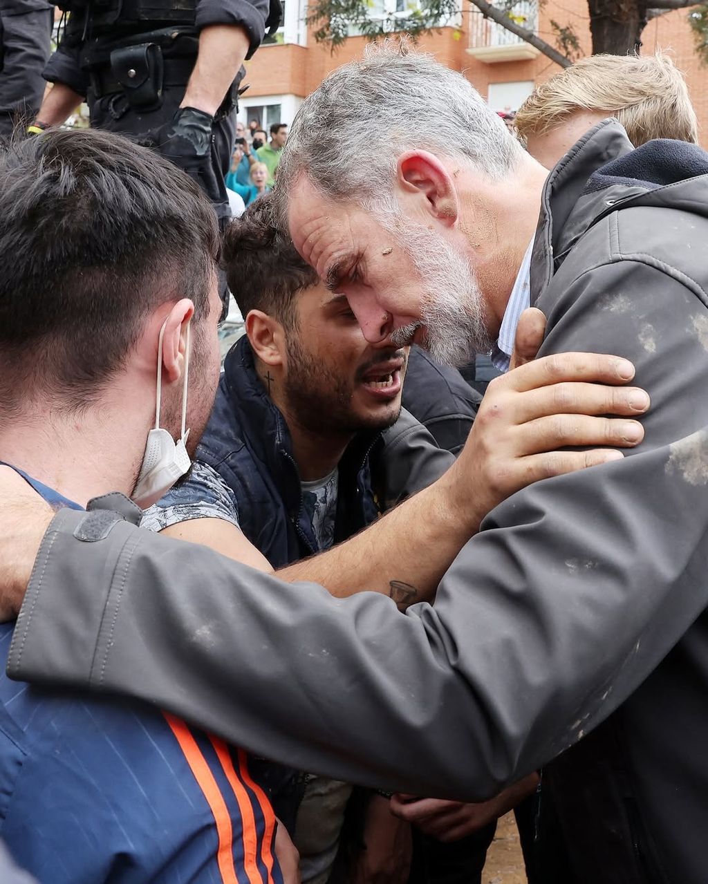 El rey durante su primera visita a Paiporta