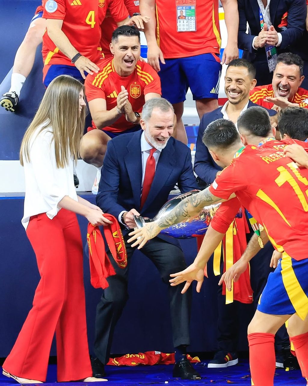 El rey Felipe y la infanta Sofía celebrando la victoria de la Selección Española