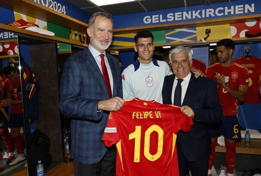 Felipe, con los jugadores del a Selección Española