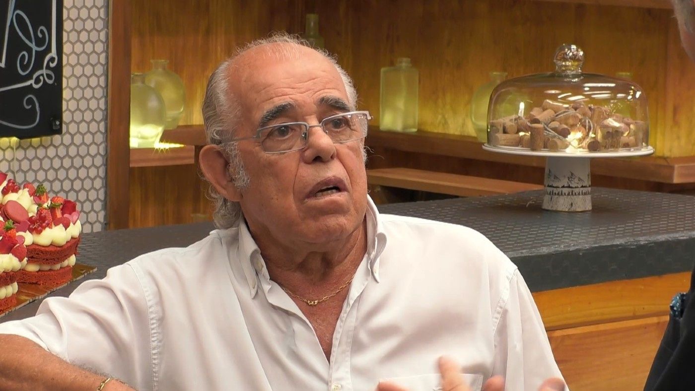 ¡Viene a dejar a su pareja!